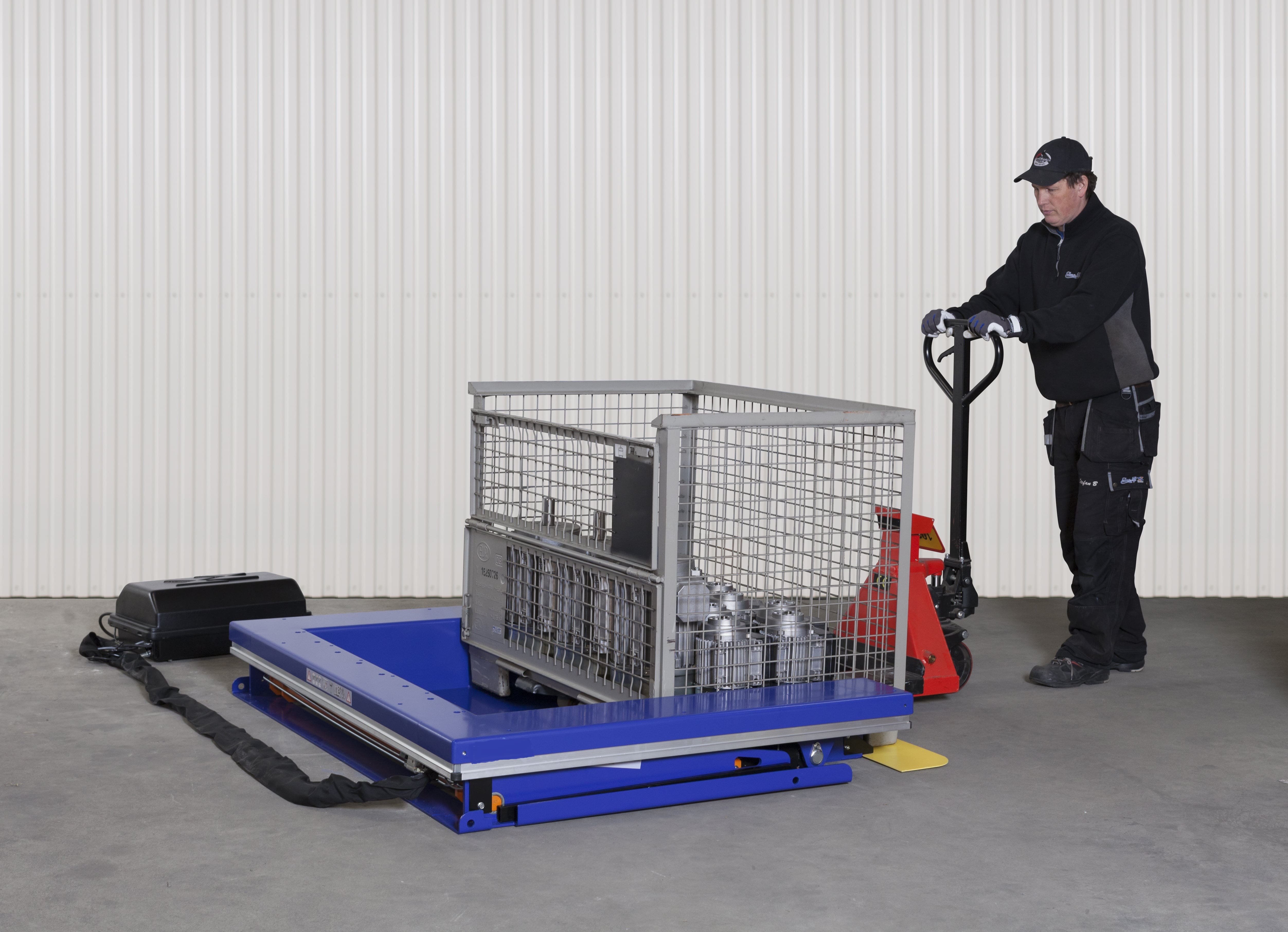 WALT 1500GB armlifts 03 AWB2 min Shop